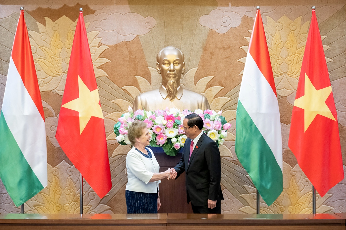Vietnam and Hungary review effectiveness of cooperation agreements